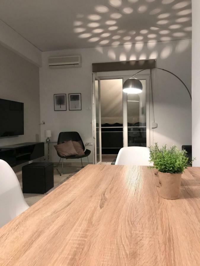 Renovated Minimal Apartment Next To Metro Афіни Екстер'єр фото