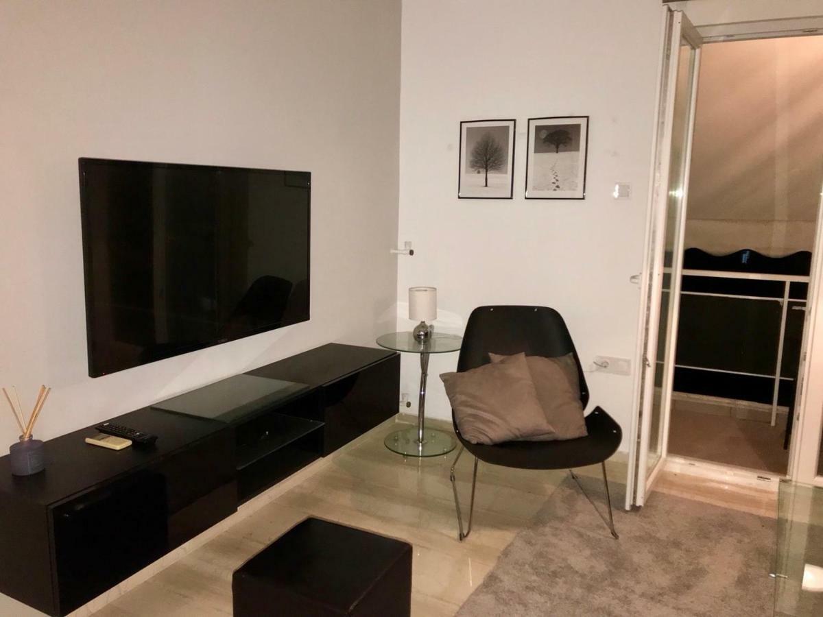 Renovated Minimal Apartment Next To Metro Афіни Екстер'єр фото