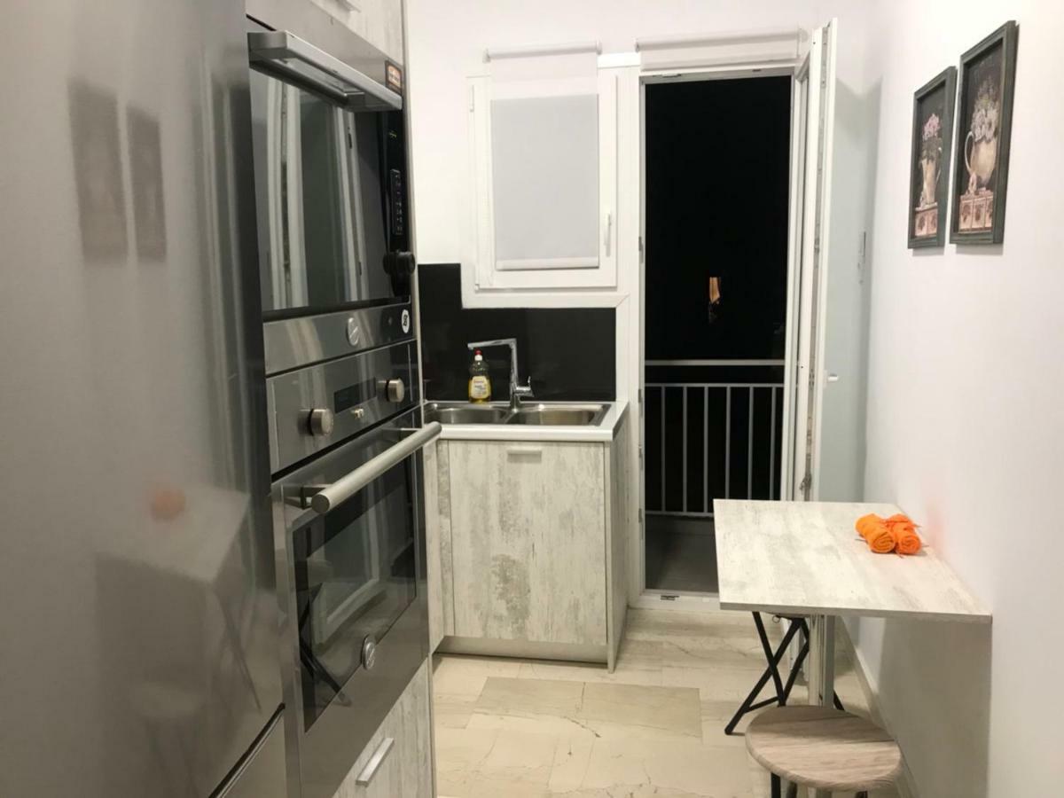 Renovated Minimal Apartment Next To Metro Афіни Екстер'єр фото